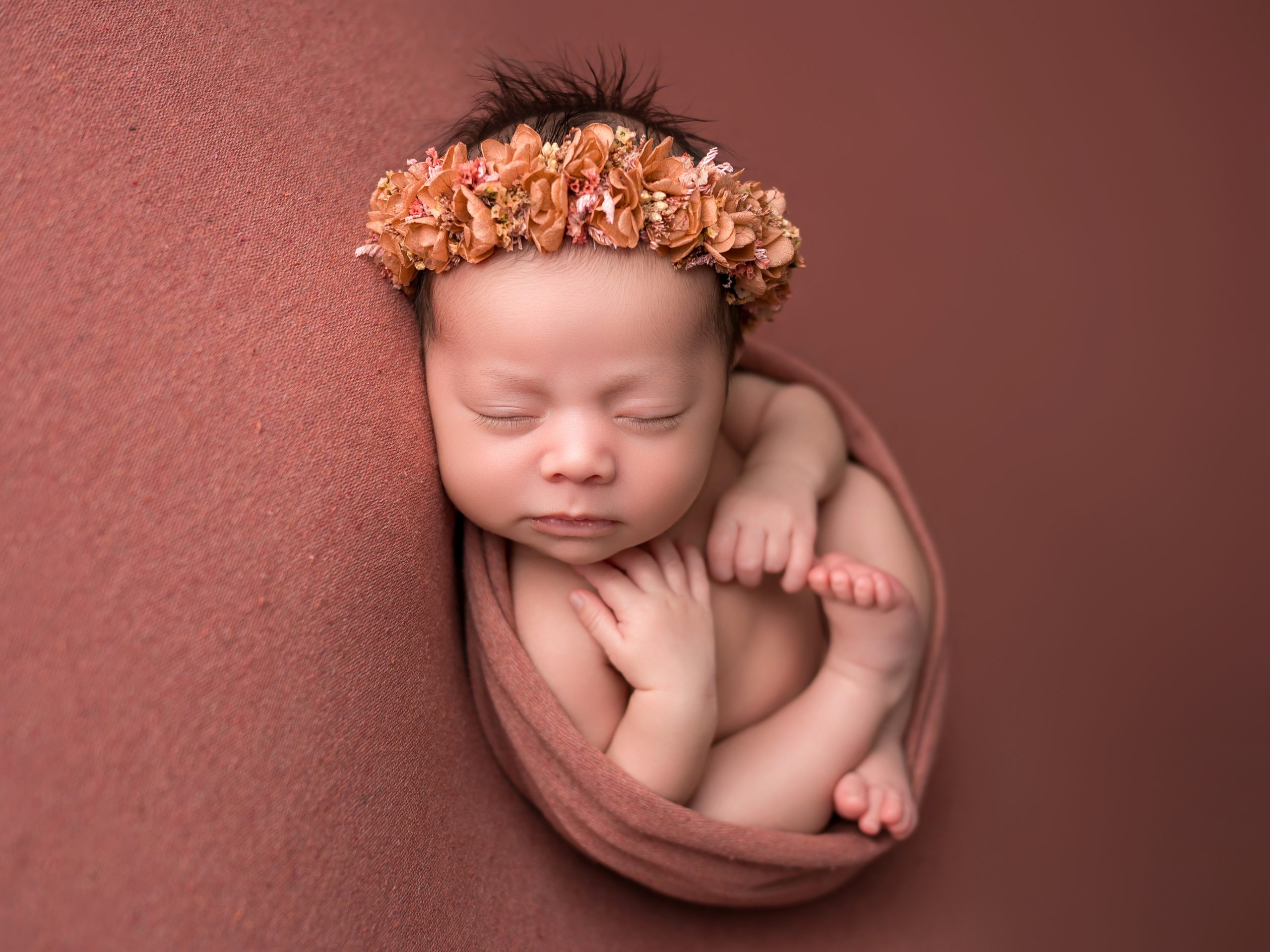 corona_halo_photoshoot_newborn_siena_rosa